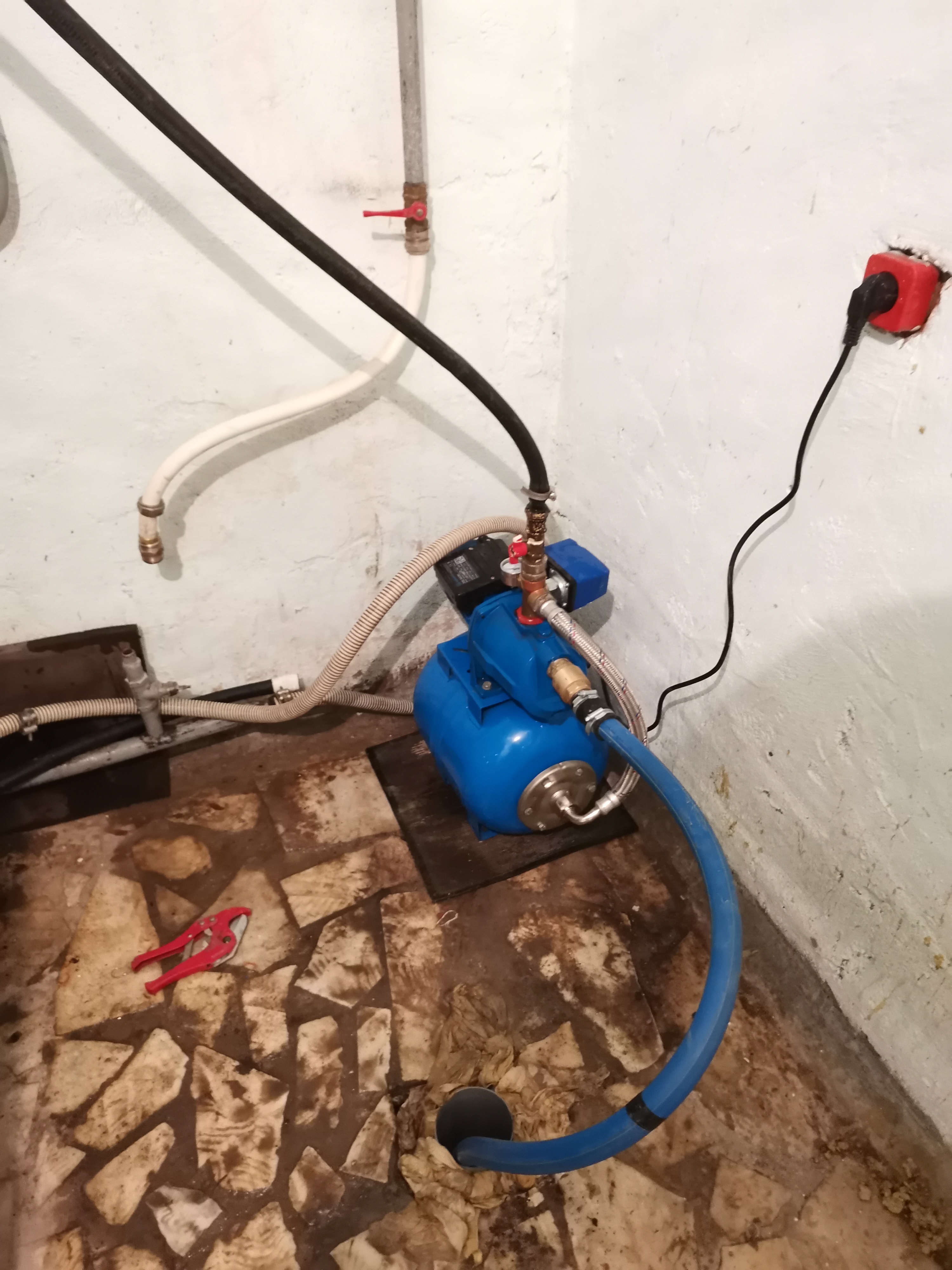 Абиссинская скважина в доме